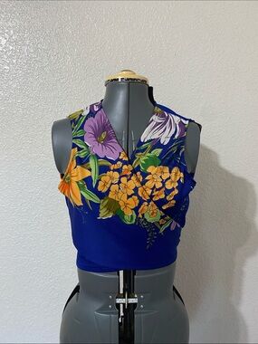 Sleeveless Floral Wrap Crop Top in Royal Blue